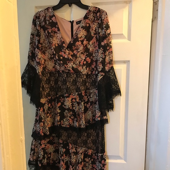 Floral dress with lacing - Picture 5 of 8